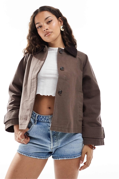ASOS DESIGN Жакет Petite с контрастным воротником цвета мокко артикул 142086753