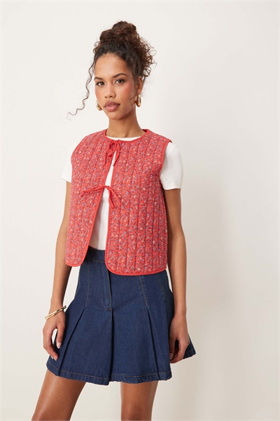 Жилет с завязками и стеганым узором, красный цвет артикул 142201321