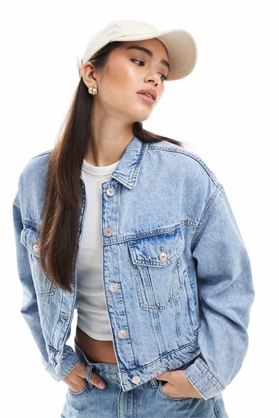 Укороченная джинсовая куртка из светло-голубого денима артикул 140309246