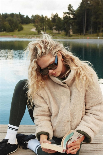 Двусторонняя пуховая куртка с подкладкой из искусственной овчины зеленого цвета артикул 153262397