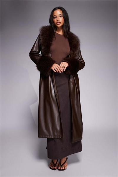 Эксклюзивное пальто макси из искусственной кожи с меховой оторочкой артикул 149437310