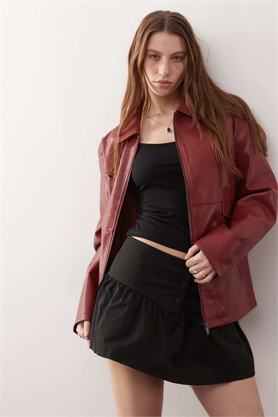 Оверсайз-куртка из искусственной кожи в вишнево-красном цвете артикул 139108723