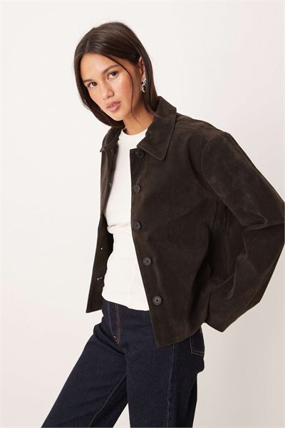 Короткая куртка из искусственной замши темно-коричневого цвета артикул 150230163