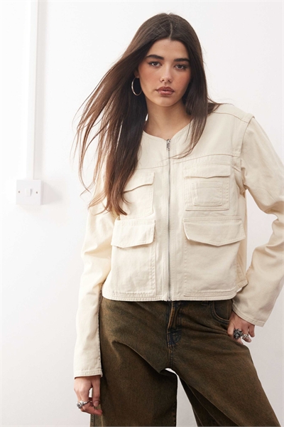 Практичная куртка с отстегивающимися рукавами артикул 141858552