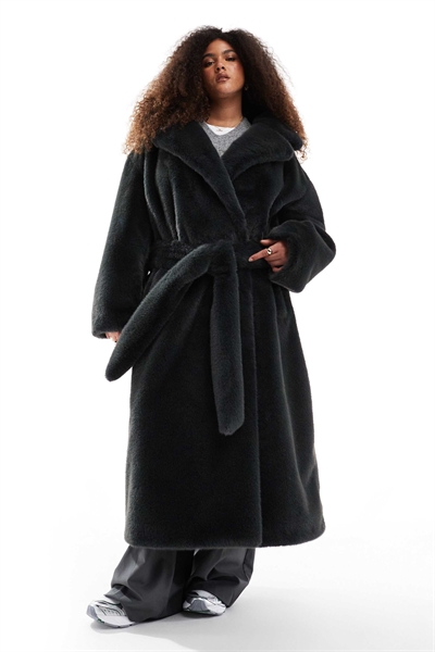 ASOS DESIGN Curve длинное пальто с поясом из искусственного меха лесного зеленого цвета артикул 136277927