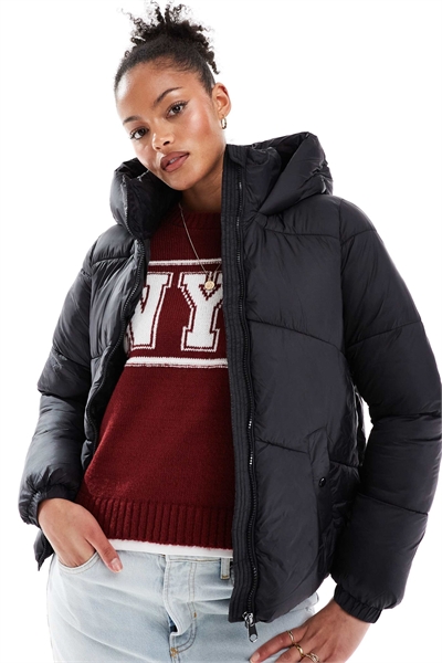 Пуховик черного цвета артикул 138171230