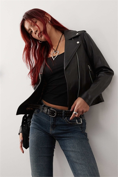 Кожаная куртка-косуха с ремнем артикул 139288226