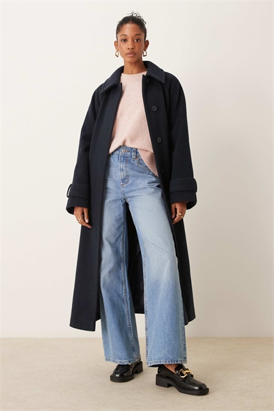 Длинное пальто с воротником-стойкой и матовым отделом артикул 134140651