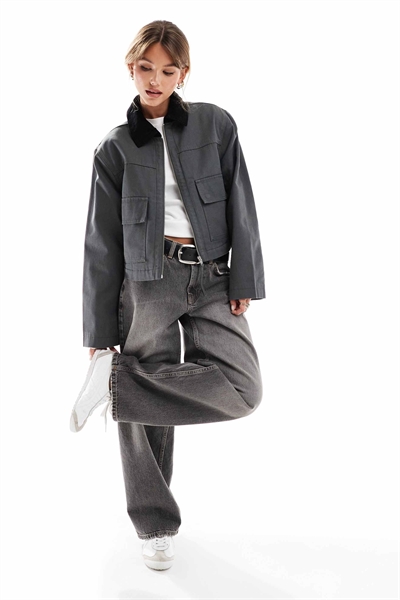 Короткая куртка из канваса с карманами артикул 134314584