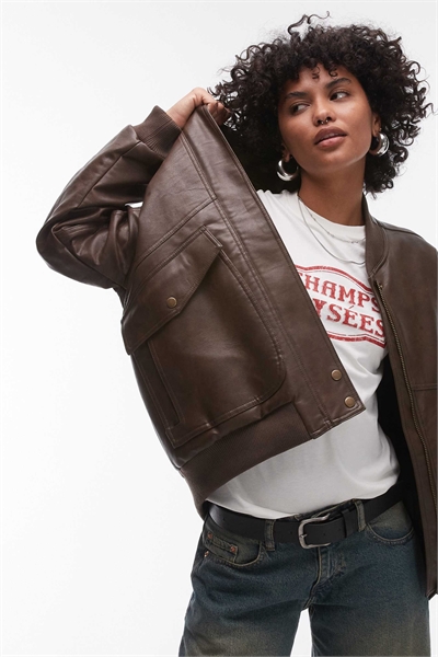 Бомбер из искусственной кожи с подкладкой из борг в коричневом цвете артикул 134902232