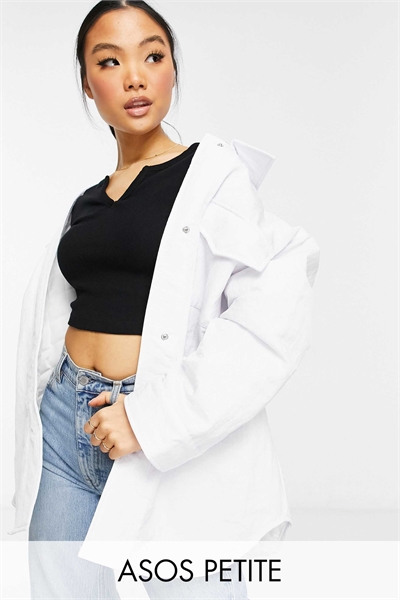 ASOS DESIGN Petite нейлоновая куртка-рубашка с стеганой подкладкой белого цвета артикул 1846333