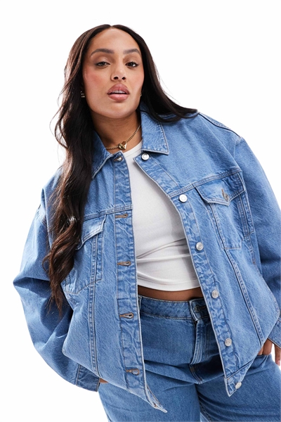 ASOS DESIGN Curve oversize джинсовая куртка в стиле 90-х годов, синего цвета средней интенсивности артикул 141185802