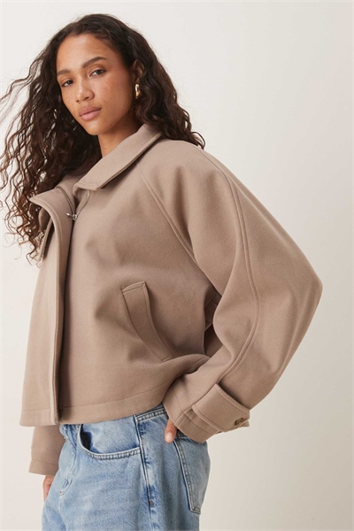 Короткое пальто-накидка артикул 142042980