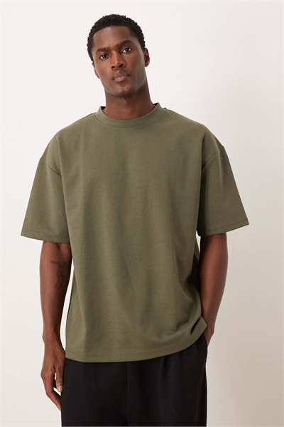 Объемная футболка свободного кроя артикул 149518507