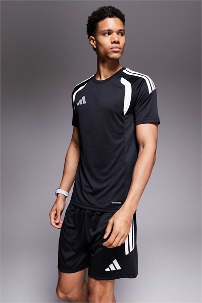 Футболка Adidas Football Tiro 26 черного цвета артикул 150008547