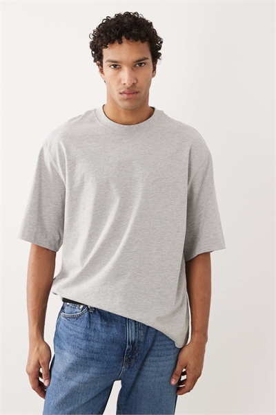 Футболка из 100% хлопка, объемная, плотная, плотность 220 г/м², светло-серого цвета. артикул 155149352