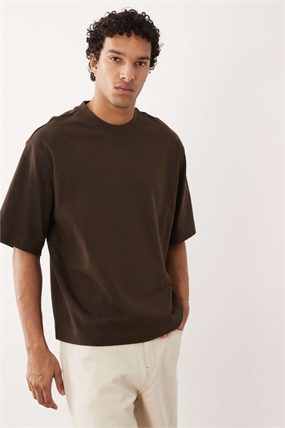 100% хлопок, объемная футболка плотной ткани плотностью 220 г/м² коричневого цвета артикул 155149369