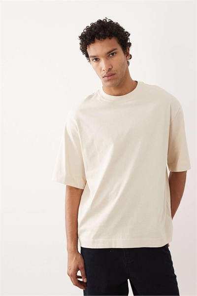Футболка из 100% хлопка, объемная, плотная, плотность 220 г/м², бежевого цвета. артикул 155149365