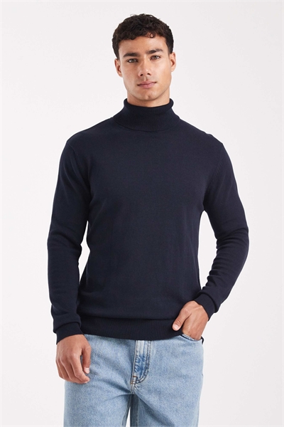 Свитер с высоким воротом темно-синего цвета артикул 143483215