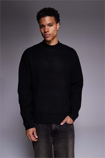 Свитер с круглым вырезом из трикотажа черного цвета артикул 148294619