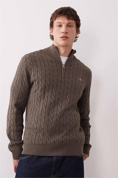 Хлопковый свитер с 3/4-й застежкой-молнией, коричневый, с узором «коса» артикул 153055158