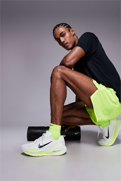 Кроссовки Vomero 18 артикул 149964833