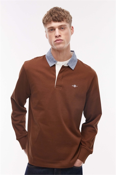 Элегантная рубашка-поло из плотной ткани с воротником-стойкой, коричневого цвета артикул 153711993