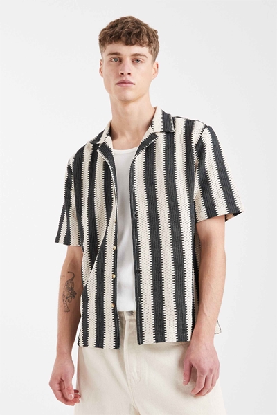 Пляжная рубашка, связанная крючком, в черно-кремовую полоску артикул 152630725