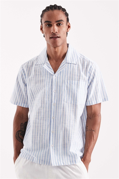 Пляжная рубашка в светло-голубую полоску артикул 152630716