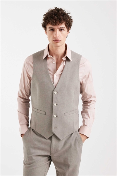 Жилет к стройному костюму артикул 153652507