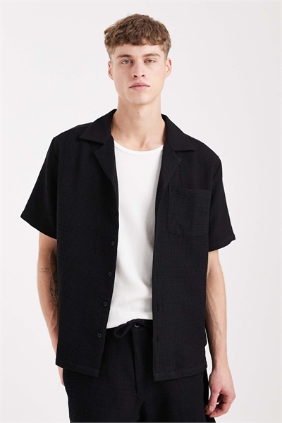 Пляжная рубашка с коротким рукавом из вафельного трикотажа, черного цвета артикул 152630727