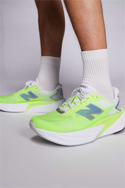 Мужские кроссовки для бега Fuelcell Rebel v5 артикул 150234450