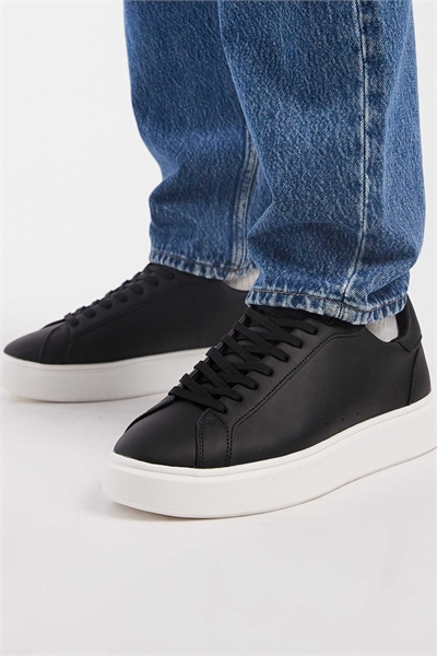 Кроссовки на шнурках артикул 153567001