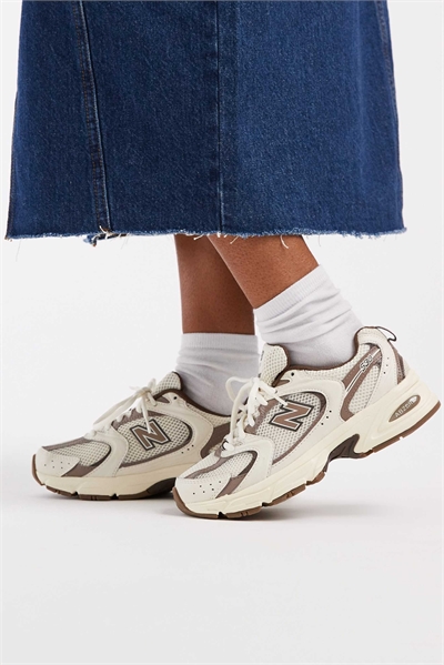 530 кроссовок унисекс артикул 131099197