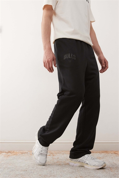 Джоггеры с прямыми брючинами черного цвета артикул 154890538