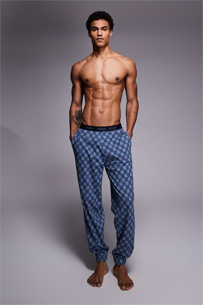 HUGO Bodywear джоггеры Aaron с принтом в клетку темно-синего цвета артикул 153992152