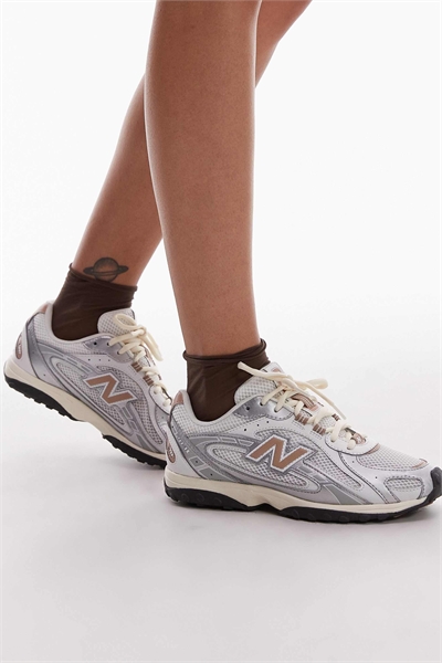 Кроссовки унисекс 204L артикул 147404696