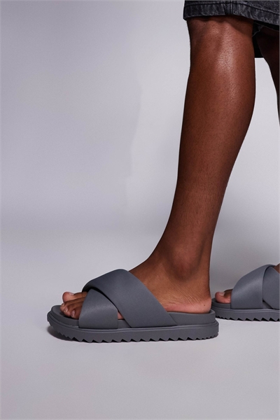 Сандалии с перекрещивающимися ремешками и мягкой подкладкой артикул 140593599