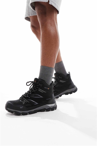 Водонепроницаемые походные ботинки Holcombe III черного цвета артикул 147709832