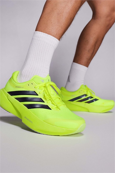 Кроссовки Adidas Running Supernova Rise 3 в желтом и черном цветах артикул 150040925