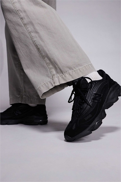 Кроссовки M1000 унисекс артикул 142822497