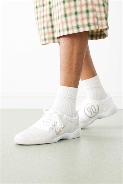 Кроссовки T90 в радужно-белом цвете артикул 147144234