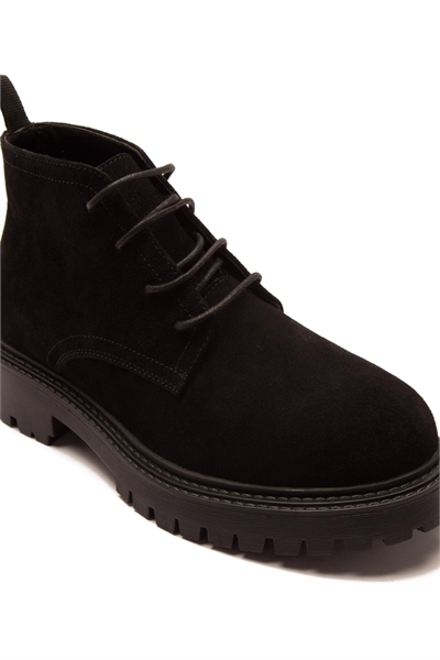 Мужские замшевые ботинки-чукки «AXEL» с шнуровкой, черного цвета артикул 141225387