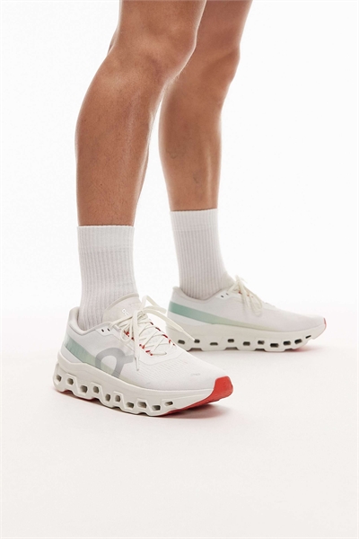 На Cloudmonster 1 для бегунов артикул 153079190