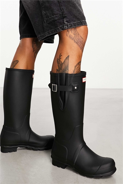 Оригинальные резиновые сапоги с боковой регулировкой артикул 136102107