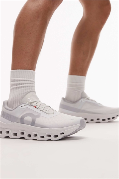 На Cloudmonster 1 для бегунов артикул 153079188