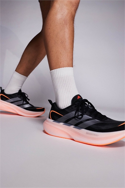 Кроссовки Adidas Running Supernova Glide черного и оранжевого цветов артикул 150040919