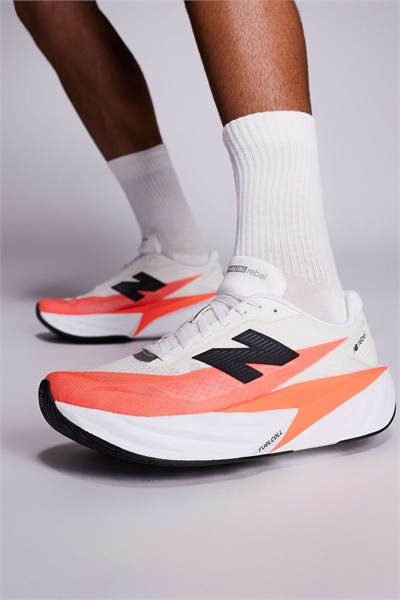 Мужские кроссовки для бега Fuelcell Rebel v5 артикул 142823585