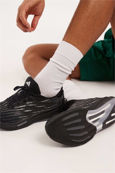 Кроссовки Adidas Running Supernova Rise 2 черного цвета артикул 147140291