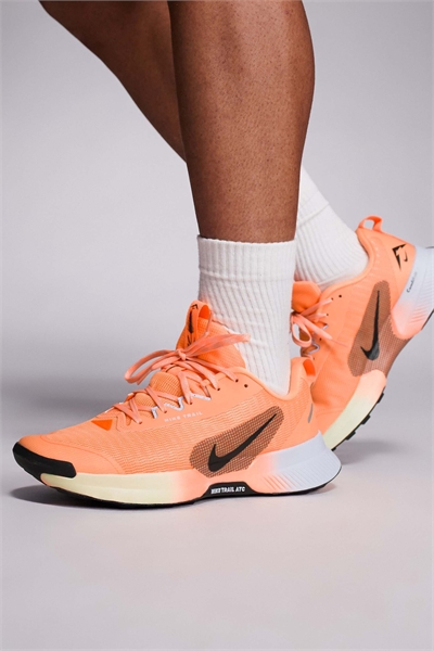 Кроссовки Juniper Trail 3 оранжевого цвета артикул 147141042